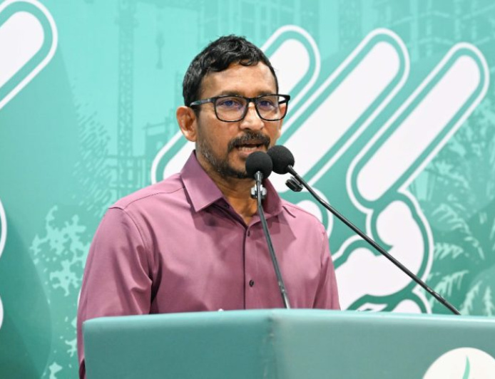 މިހާ ފަސޭހައިން ޑޮލަރު ލިބުނު ޒަމާނެއް ދިވެހިން ނުދެކޭ: ފަލާހް