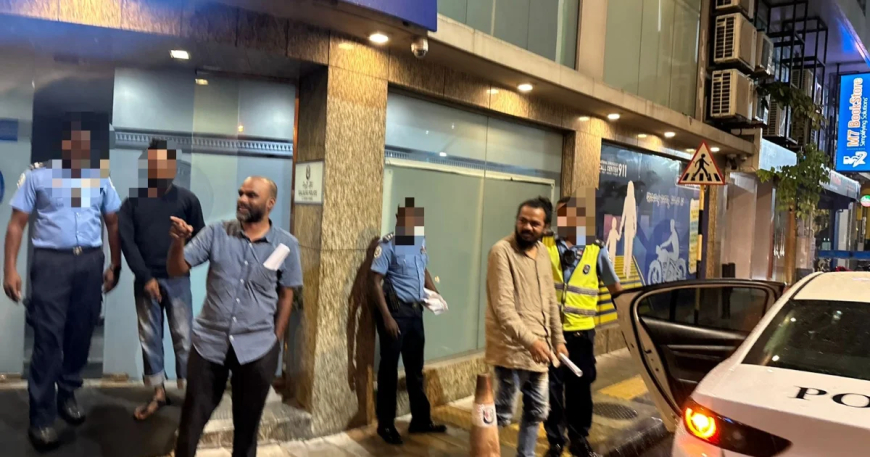 މުޒާހަރާއިން ހައްޔަރު ކުރުމަށް ފަހު ދޫކޮށްލި ދެ މީހަކު އަލުން ހައްޔަރުކޮށްފި