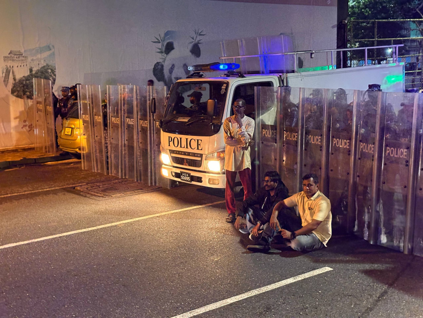 މާލޭގައި ކުރިއަށްދާ ހިނގާލުމުގެ ތެރެއިން މީހުން ހައްޔަރުކުރަން ފަށައިފި
