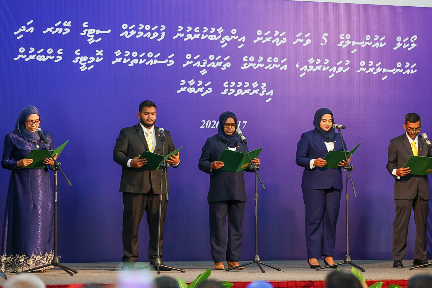 ފަސް ވަނަ ދައުރަށް އިންތިޚާބުވި ކައުންސިލަރުން ހުވާކުރަން ފަށައިފި