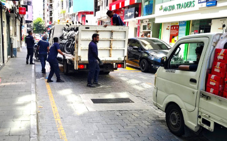 މަޖީދީމަގުގައި ޤަވާއިދާއި ޚިލާފަށް ޕާކުކޮށްފައި ހުރި އުޅަނދުތައް ނަގަން ފަށައިފި