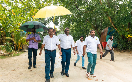 ނަޝީދު ބޮލަށް ކުޑަ ނެންގެވި ފޮޓޯގެ ހަގީގަތް ފައްޔާޒު ކިޔައިދެއްވައިފި