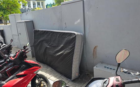 ބޭނުންކޮށްފައި ހުރި ގޮދަޑިއެއް މަގުމަތީގައި ބެހެއްޓި މީހަކު ހޯދަނީ