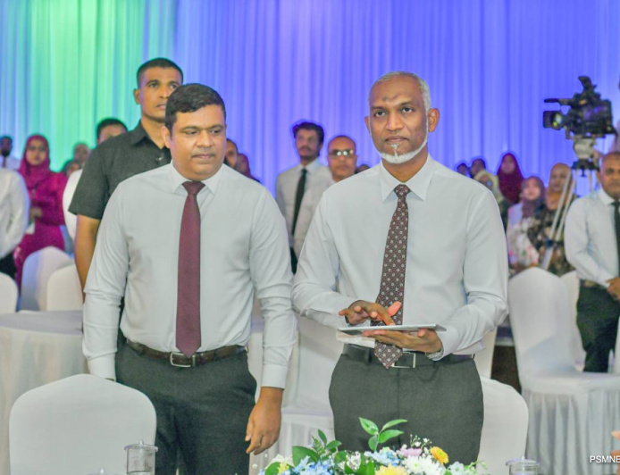 ޓުއަރިޒަމް މިނިސްޓްރީގެ މުސާރައިގެ ތިންބައިކުޅަ ދެބައި ސިޔާސީ މުވައްޒަފުންނަށް