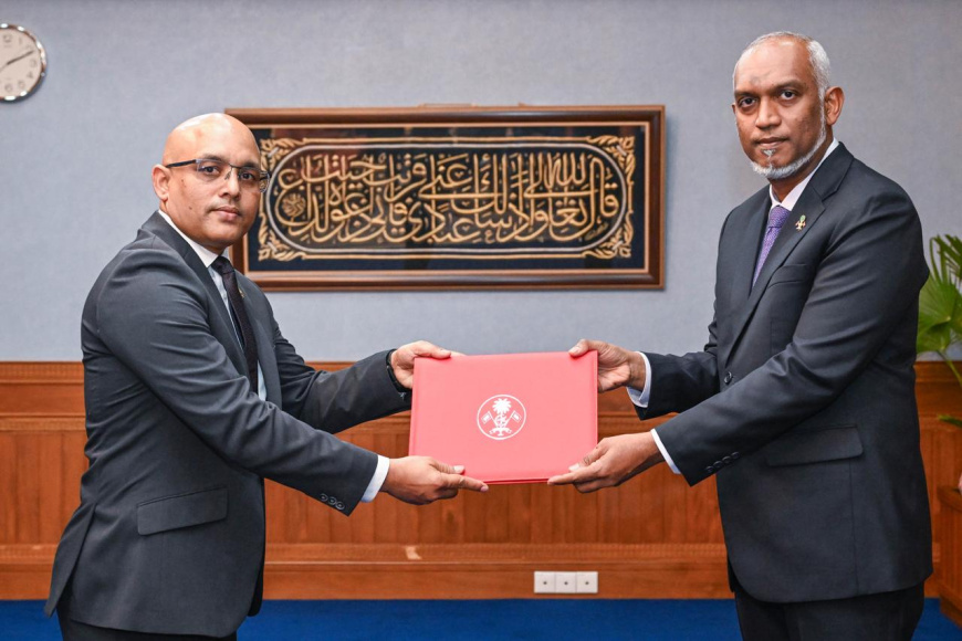 ފިނޭންސް މިނިސްޓަރަކަށް ޓެކްސް ކޮމިޝަނަރުގެ މަގާމުގައި ހުންނެވި ޒަރީރު