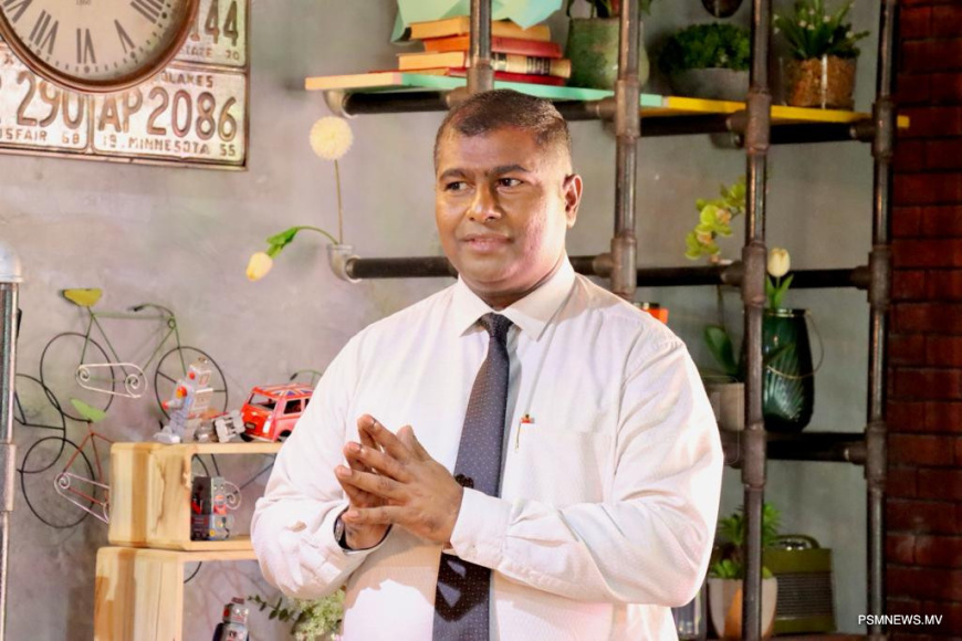 ސަރުކާރުން އުނބަށްޖެހުން: ހެޔޮބަދަލަށް ފުރުސަތުދޭން ވަކިކުރި ނަސީރު އެޑްވައިޒަރަކަށް
