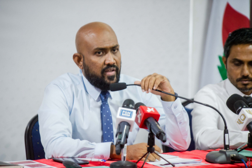 ވަޒީފާއިން ވަކިވި ބިދޭސީއެއްގެ މުސާރަ 5 އަހަރުވަންދެން ނަގަމުން އައި މުވައްޒަފުންތަކެއްގެ މައްސަލަ އޭސީސީން ބަލަނީ