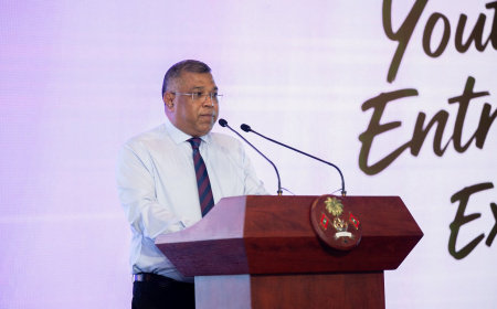 ޑޮލަރު ނެތުމަށްވުރެ ބީއެމްއެލް ސީއީއޯ އަށް ގޯސްވީ ޑޮލަރު ނެތް ވާހަކަ ދެއްކުން