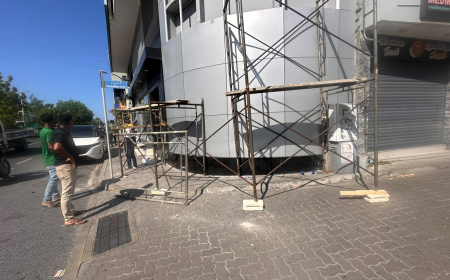 ހުއްދަ ނުހޯދައި މާލޭ މަގެއްގެ ދުވާރު މަތީ މަސައްކަތްކުރި ބަޔަކު ޖޫރިމަނާކޮށްފި