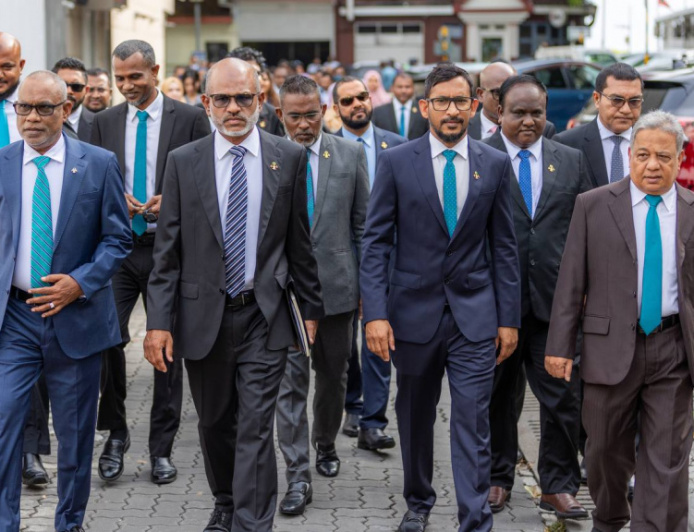 މަސައްކަތެއް ނުކޮށް ބޮޑު މުސާރަ ނަގާތާ ދެ ހަފްތާ ފަހުން މަޖިލީހުގެ ޖަލްސާއެއް މާދަމާ