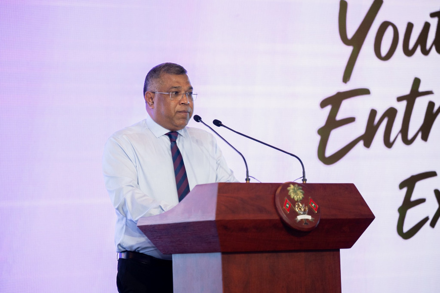 ޑޮލަރު ނެތުމަށްވުރެ ބީއެމްއެލް ސީއީއޯ އަށް ގޯސްވީ ޑޮލަރު ނެތް ވާހަކަ ދެއްކުން