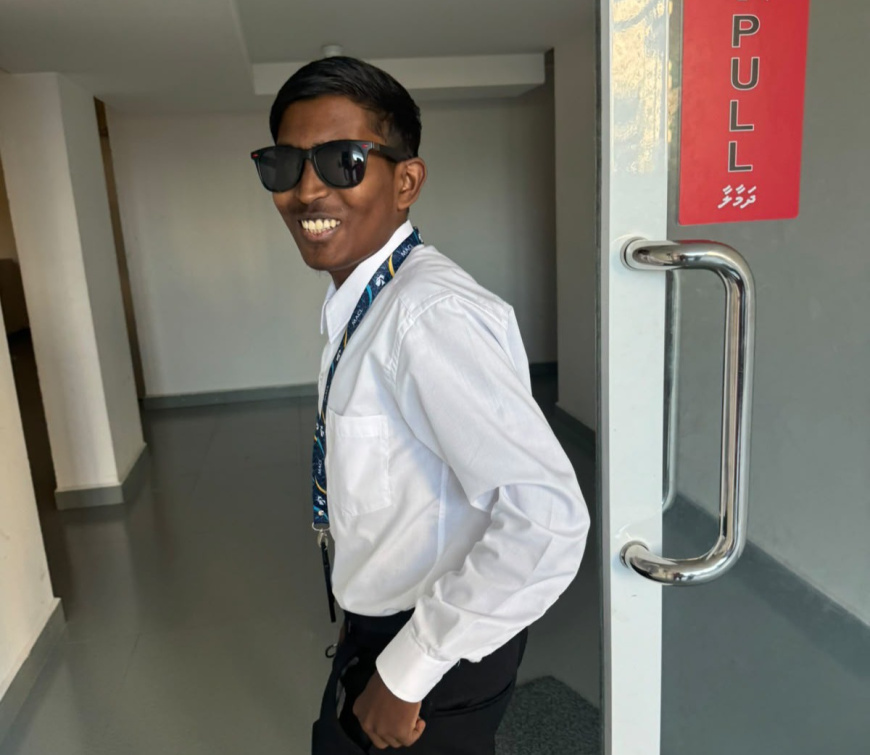 ކޮންޓްރެކްޓް ހަމަވެއްޖެ ކަމަށް ބުނެ ލޭ އަޅާ ކުއްޖަކު ވަޒީފާއިން ވަކިކޮށްފި